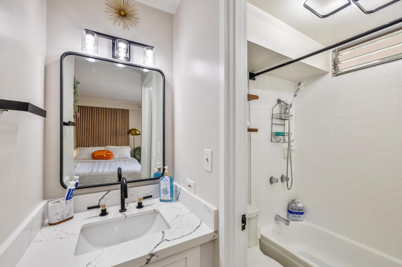 Bright & Cozy Condo Unit With Balcony! Honolulu Exteriör bild