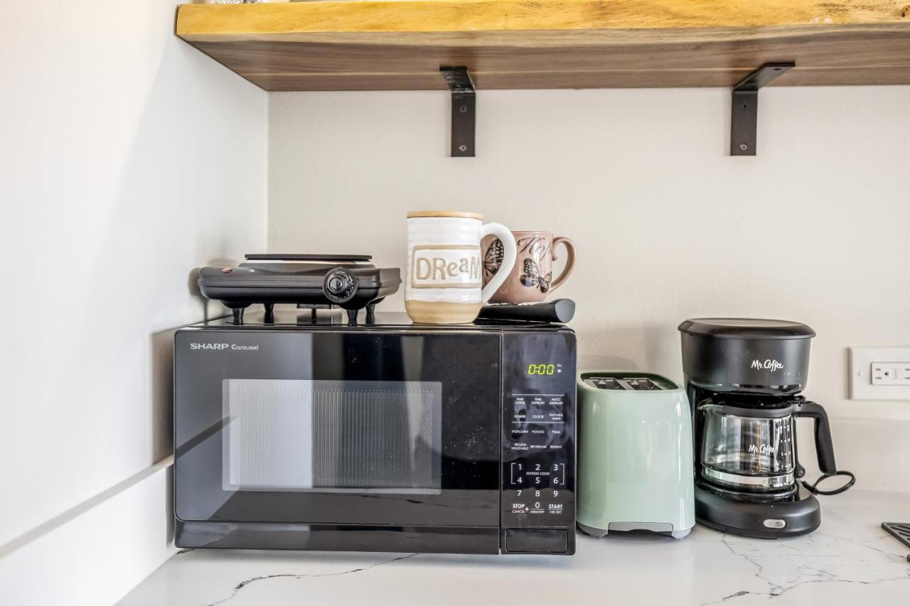 Bright & Cozy Condo Unit With Balcony! Honolulu Exteriör bild