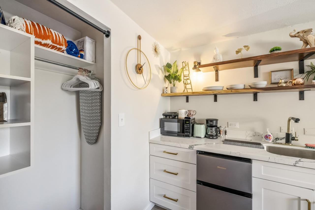 Bright & Cozy Condo Unit With Balcony! Honolulu Exteriör bild