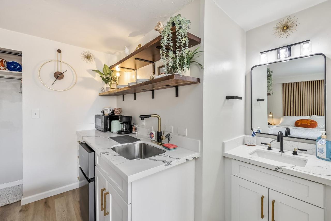 Bright & Cozy Condo Unit With Balcony! Honolulu Exteriör bild