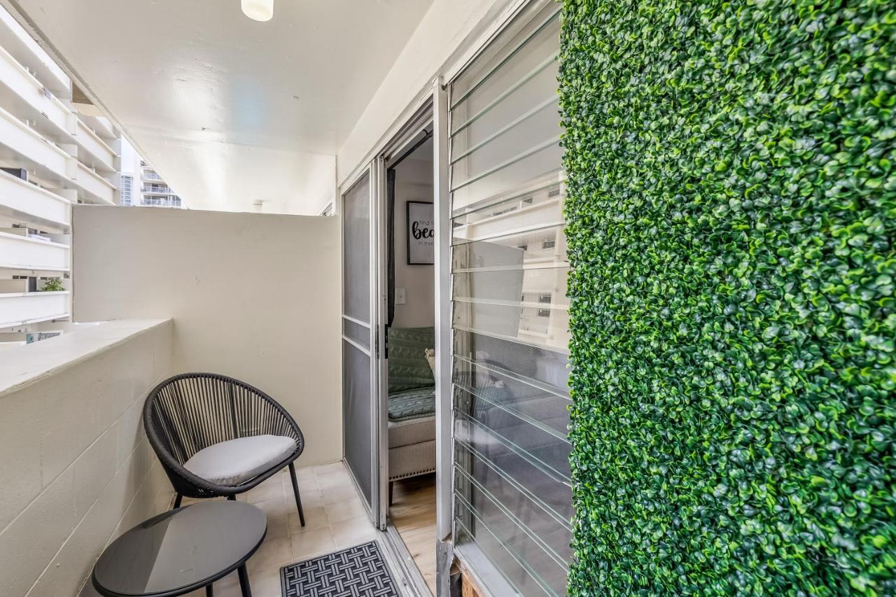 Bright & Cozy Condo Unit With Balcony! Honolulu Exteriör bild